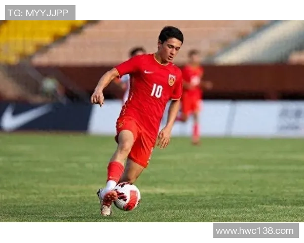 小个子足球球星如何通过精湛防守技巧在赛场上脱颖而出