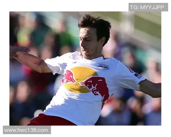 强壮型足球球星的身体素质与竞技表现分析:从技术到力量的全面探讨 强壮型足球球星的身体素质与竞技表现分析:从技术到力量的全面探讨