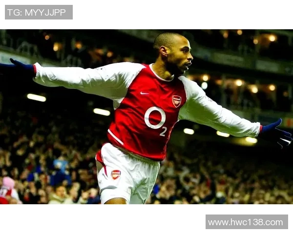 足球巨星化身平凡路人街头日常瞬间引发热议