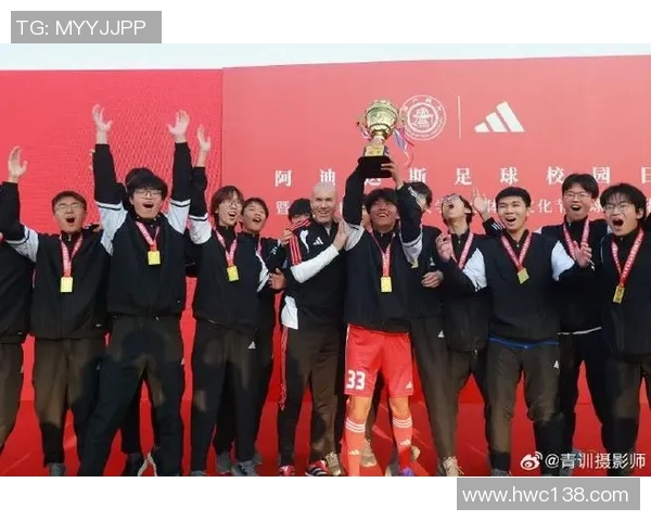 足球巨星闪耀校园 神奇时刻点燃学子梦想 竞技与激情交织的青春之旅